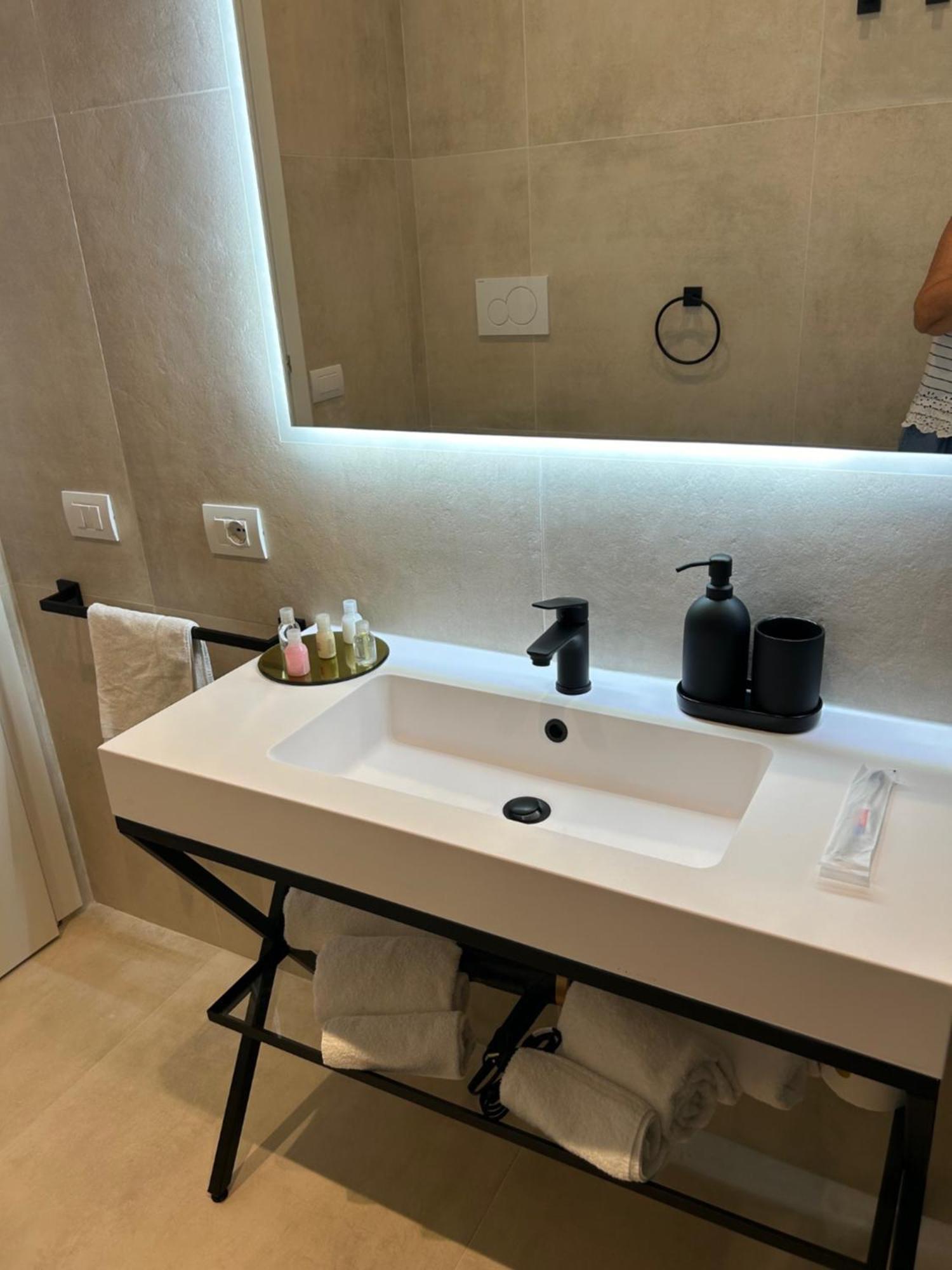 Hotel Casa Lounge Costituzione Cagliari Zewnętrze zdjęcie